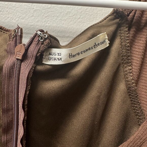 Here Comes The Sun Brown Dress with Cutout - Picture 2 of 3